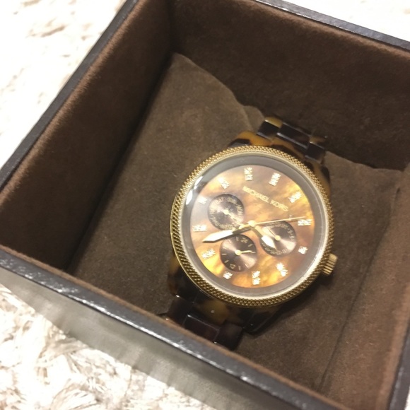 Michael Kors Tortiseshell Watch - Picture 6 of 7